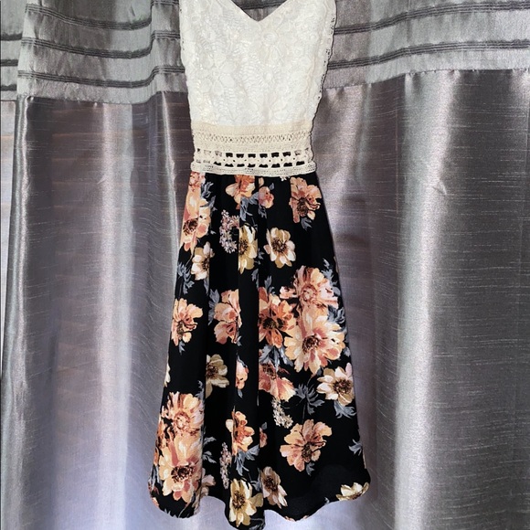 Dresses & Skirts - Flower Dress